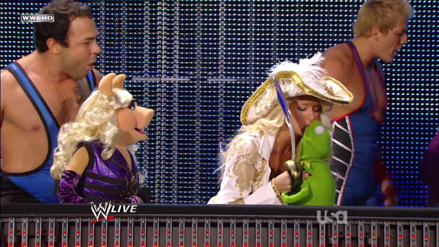 File:WWE-Raw-Kiss-Kermit-KellyKelly-(2011-10-31).png