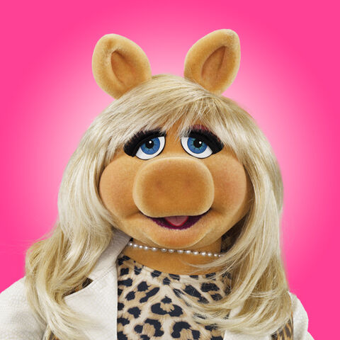 File:MissPiggy2012Outfit-PinkBG.jpg