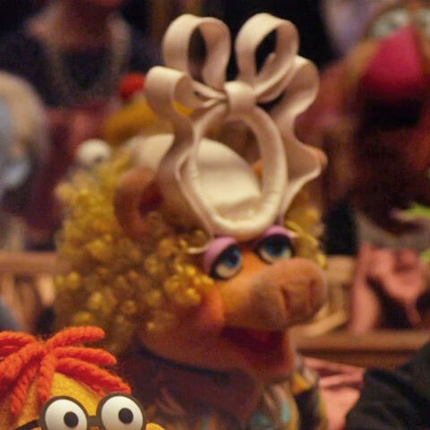 File:Annie Sue wedding hat.jpg