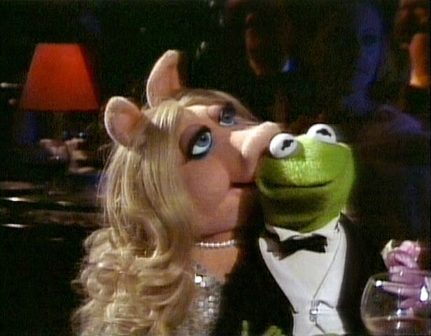File:TheMuppetsGoHollywood-K&P-Kiss.jpg