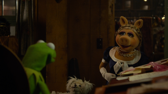 File:MMW Kermit Piggy argue.png