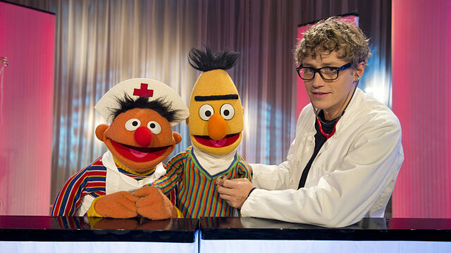File:Sesamstrasse-Ernie&BertSongs-Bendsko-BertRetten-(2013-02-25).jpg