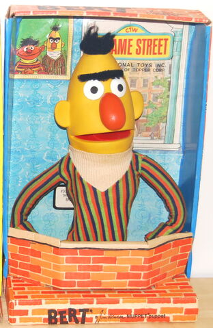 File:Topper sesame 1971 bert box.jpg