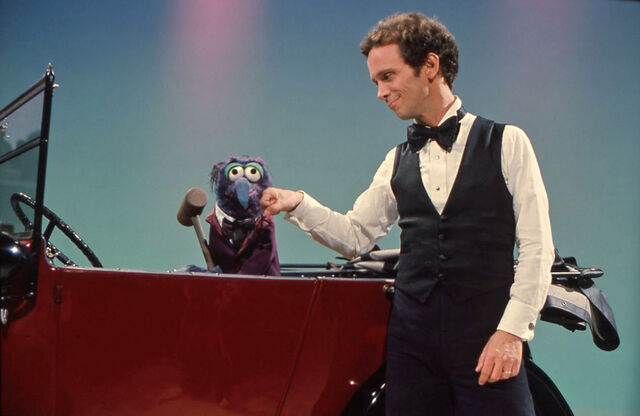 File:Joel Grey01.jpg