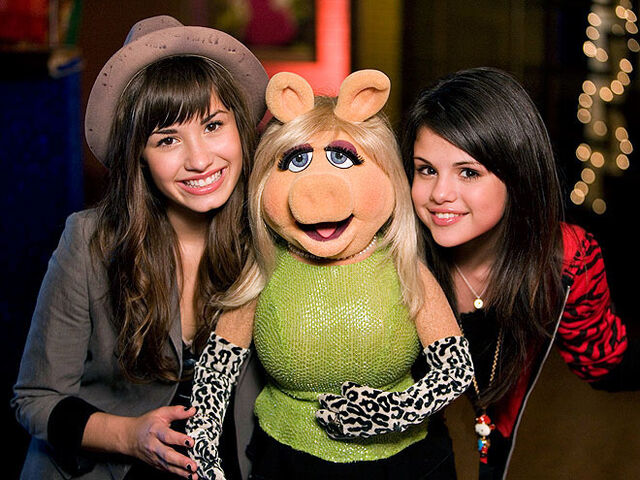 File:DemiLovato-MissPiggy-SelenaGomez.jpg