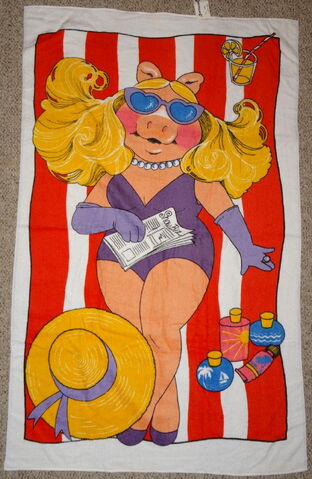 File:Lady pepperell 1980 towel piggy.jpg