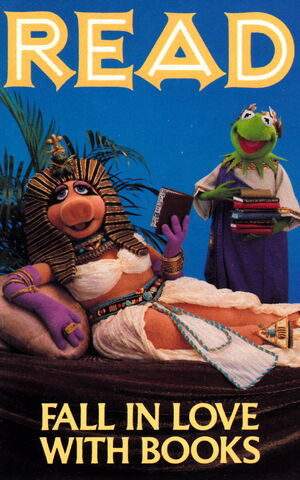 File:Piggy read cleo 2.jpg
