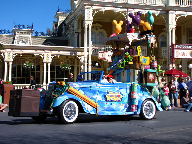File:Voluntears Cavalcade car.jpg
