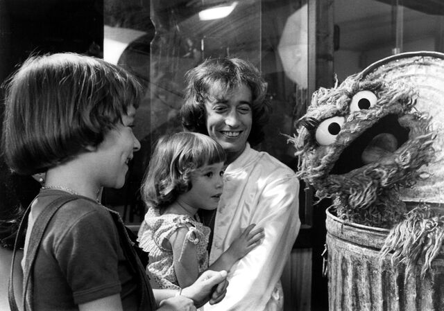 File:Robingibb-oscar.jpg