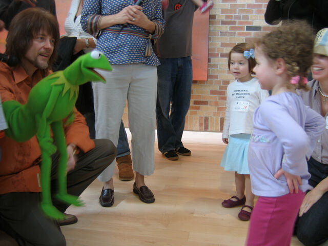 File:PixarOffices-CindyLouWhoMeetsKermitTheFrog-(2007-03-12).jpg