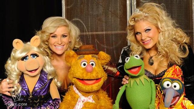 File:Natalya neidhart beth phenix.jpg