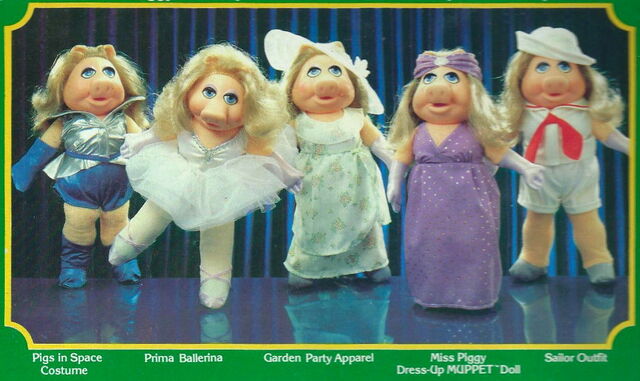 File:Piggy outfits.jpg