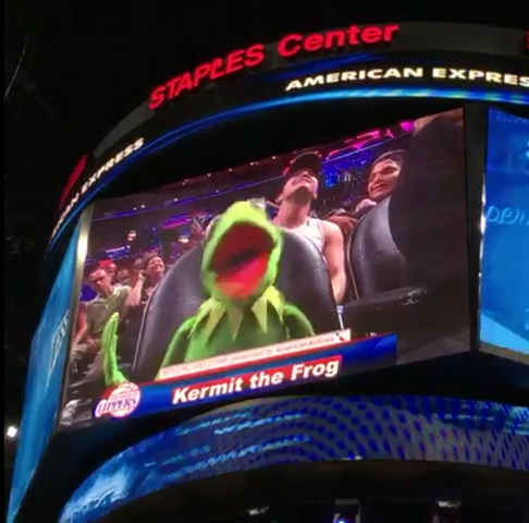 File:Kermit Bust a Move.png