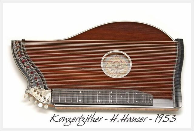 Datei:Konzertzither-H.-Hauser,-BJ-1953-b.jpg