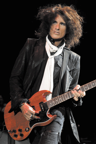 File:JoePerry.gif