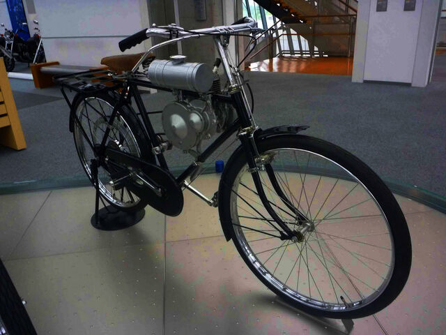 File:Honda bicycle engine 1946.jpg