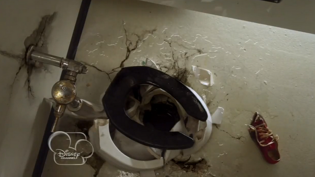 File:S2e4 toilet.png