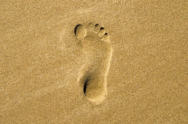 File:Footprint-in-sand.jpg