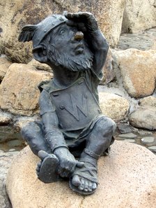 File:Dwarf figurine.jpg