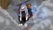 Sasuke es salvado por Tobi, de los kages.