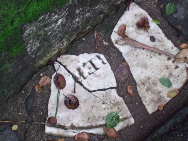 File:Princess' Park gutter stones.jpg