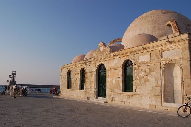 Fișier:Hassan Pasha Mosque in Crete - Greece.jpg