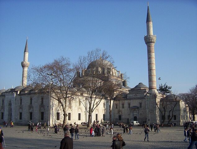 Fișier:Bayezid Mosque in Istanbul - Turkey.jpg