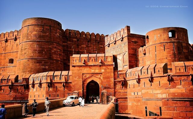 Fișier:Red Fort in Agra - India (Lahore Gate).jpg