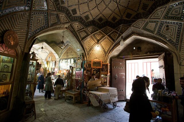 Fișier:Bazar in Shiraz - Iran.jpg