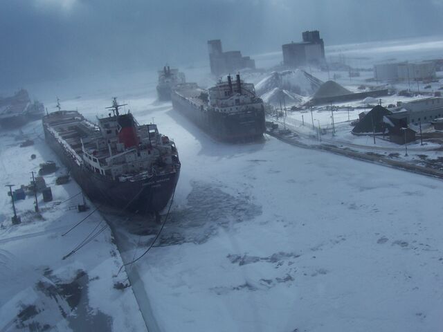 Plik:ZamarzniętyPort.jpg