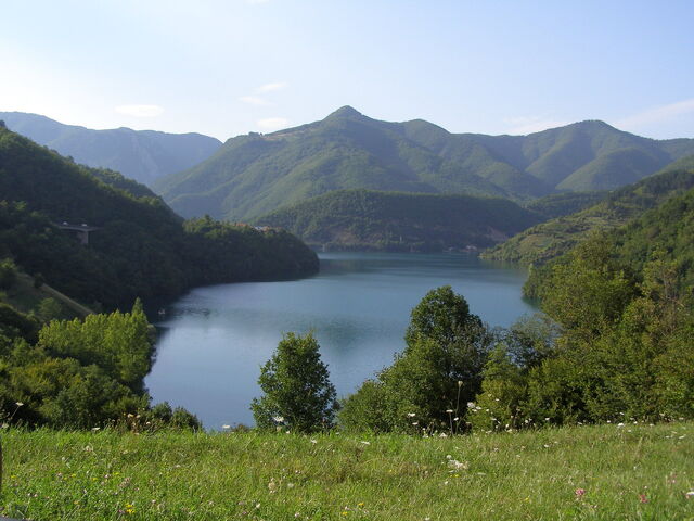 File:Jablaničko jezero (Slatina, Lizoperci) - 1919588.jpg