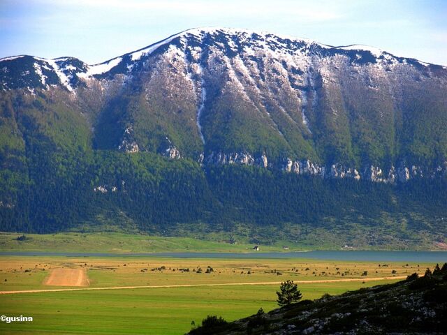 File:Dugo Polje and Blidinje Lake 1250 m, beneath of Cvrsnica 2228 m (219994).jpg