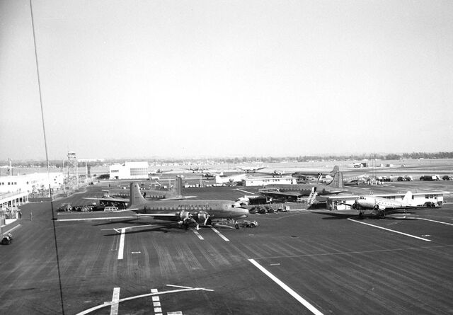 File:Moheganairport.jpg