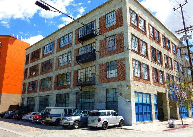 Datei:Apartment outside1.jpg