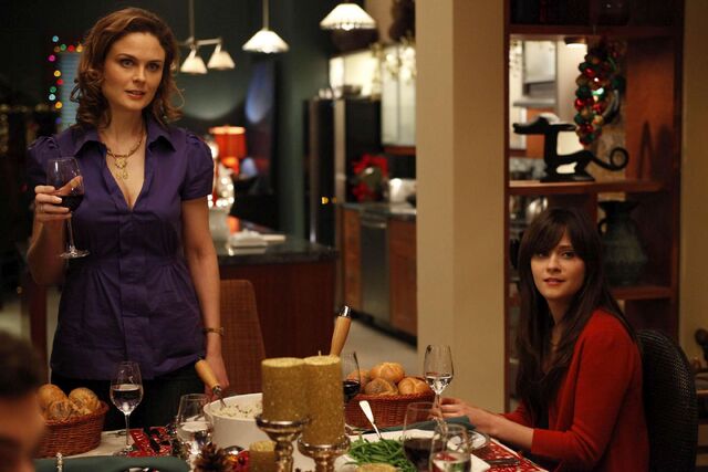 File:Zooey Emily Bones.jpg