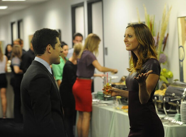 File:NewGirl-EP302 Jacooz2-Sc25 0416.jpg
