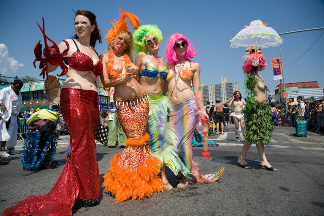 File:Mermaid-parade-5.jpg