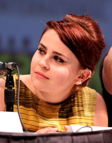 File:Mae Whitman.jpg