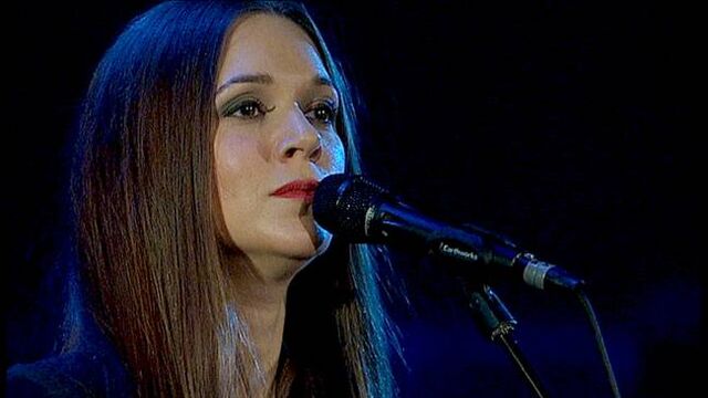File:MelissaHornLive.jpg