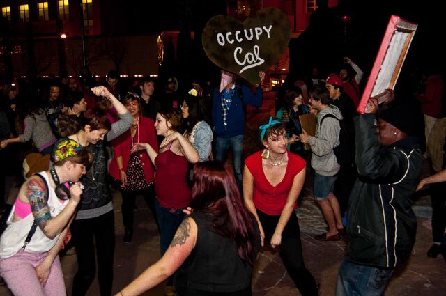 File:OO F14 Dance Central.jpg