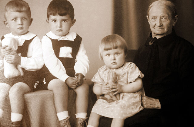 Datei:Kothe kinder uroma.jpg