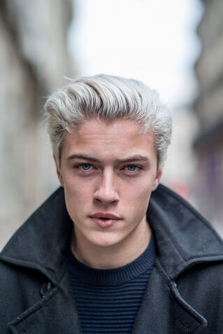 File:Lucky Blue Smith 1.jpg