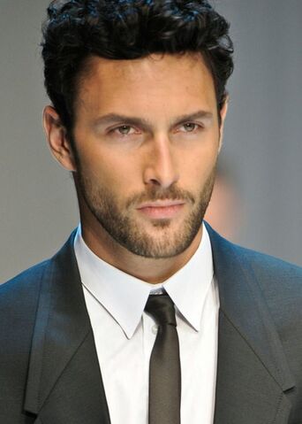 File:Noah Mills 1.jpg