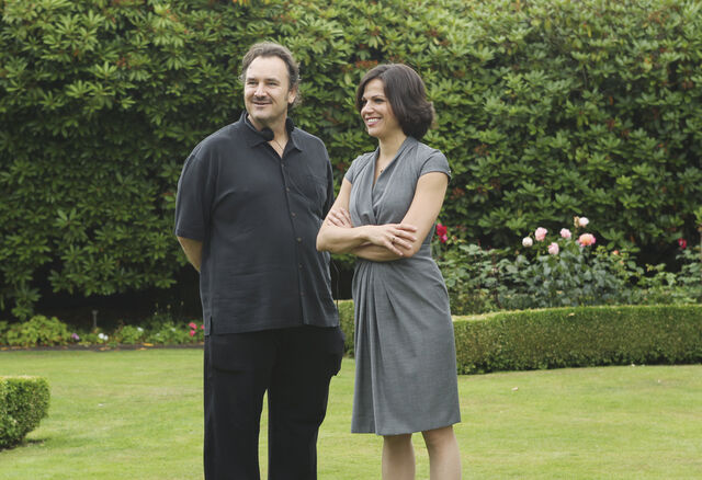 Ficheiro:1x02-bastidores-01.jpg
