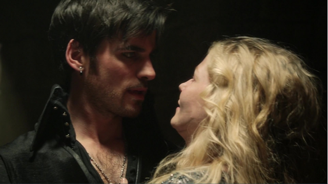 Fichier:4x22 Killian Jones Réécrit Emma Swan rencontre rapprochement tour prison présentations.png