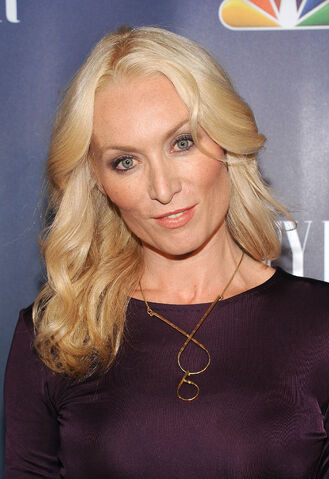 Fichier:Victoria-smurfit-infobox.jpg