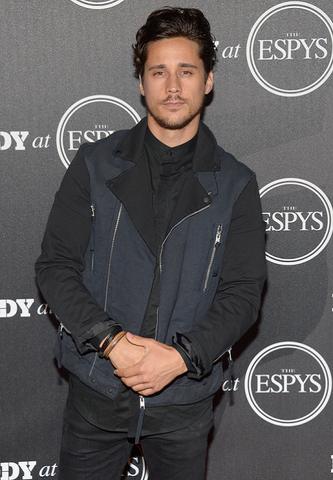 Fichier:Peter Gadiot Infobox.png