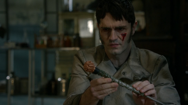 Fichier:5x22 Mr Hyde sang blessure visage baguette de l'Apprenti.png