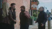 4x01 Emma Swan Killian Jones Capitaine Crochet Leroy Walter Rabbit Hole.png