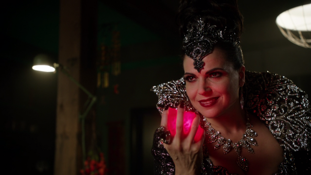 Fichier:5x23 Reine Regina cœur enchanté retour.png